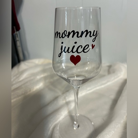 Elegant Clear Wine Glass with Red Heart Design. Mommy juice 15‎ ounce. - Picture 1 of 4